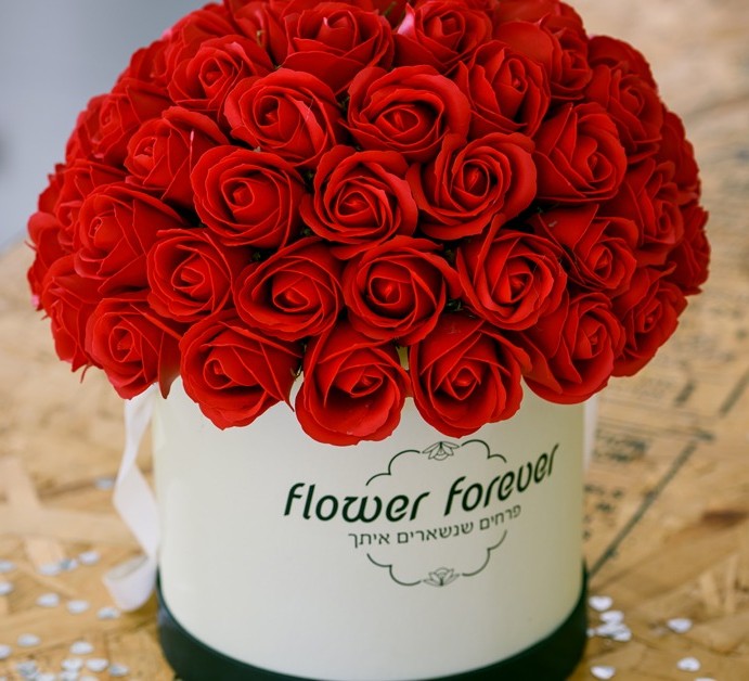 Flower box red roses